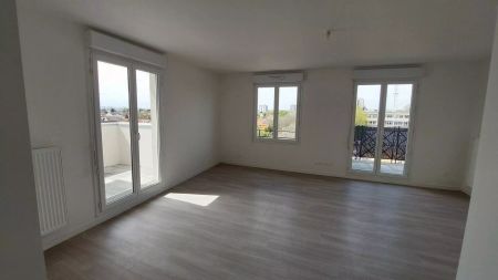 location Appartement T4 DE 78.41m² À LE BLANC MESNIL - Photo 3