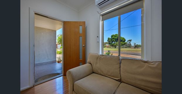 Fully Furnished And Tastefully Upgraded - Photo 1