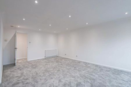 3 bedroom apartment to rent - Photo 2