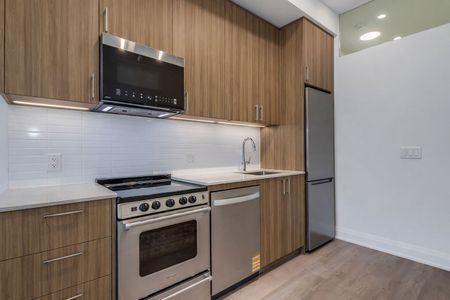 For Lease - 3250 Carding Mill Trail Unit# 427, Oakville, Ontario - Photo 4