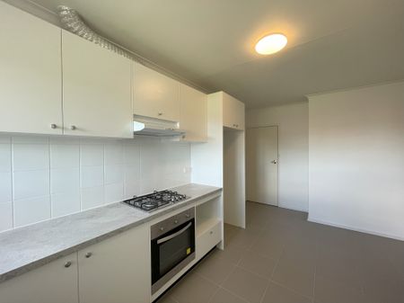 8 / 13 Emily Street, Carnegie - Photo 3