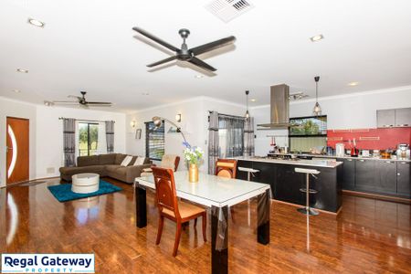 96 Macquarie Boulevard, HAMMOND PARK WA 6164 - Photo 3