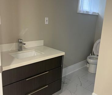 For Lease - 23 Irwin Avenue, Aurora, Ontario - Photo 2