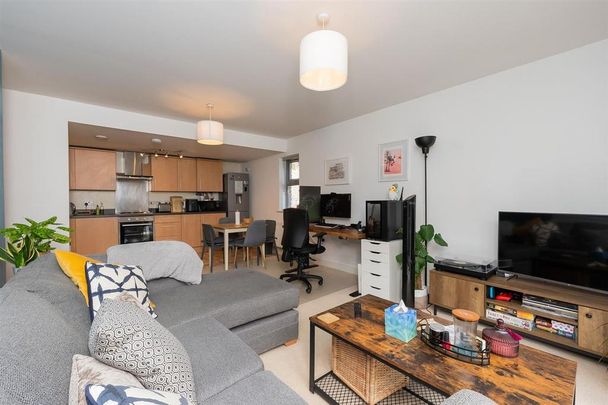 2 bedroom flat to rent - Photo 1