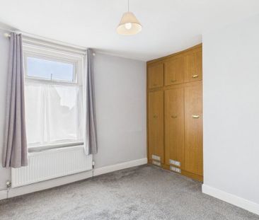 2 bedroom end of terrace house to rent - Photo 5