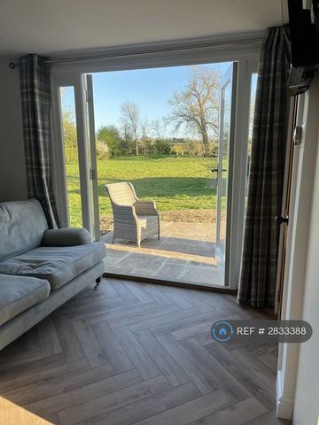 1 bedroom detached house to rent - Photo 3