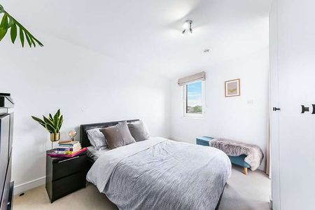 Offered with a superb internal specification this 2 double bedroom apartment to rent. - Photo 3