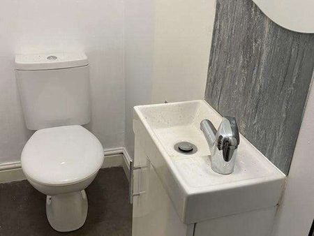 Trafford Road Room 2 - Photo 4