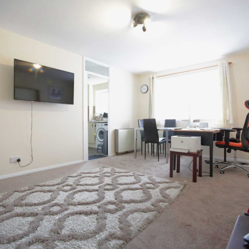 Guide Price £1,850 pcm - Available Now - Unfurnished - Photo 1