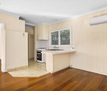 NEAT AND TIDY UNIT | CENTRAL LOCATION | CLOSE TO TRAINS - Photo 3