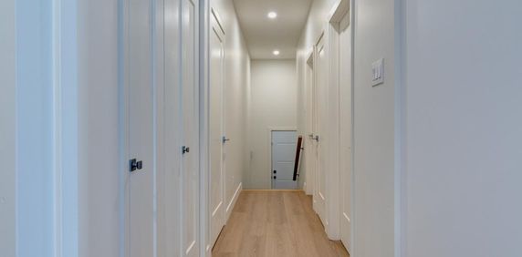 Logement 4 1/2 à louer demi sous-sol - Photo 2