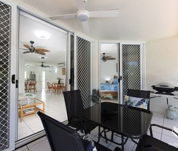 Fully furnished, 1 bedroom, beachfront holiday unit. - Photo 3