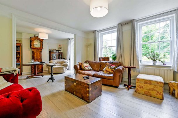 Stunning Grade II listed home in beautiful surroundings - Photo 1