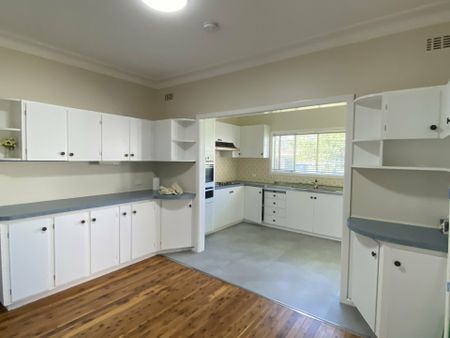 Family-Friendly Home for Rent in Narromine - Photo 5