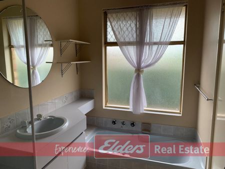 EASY LIVING IN CUL DE SAC LOCATION! - Photo 4