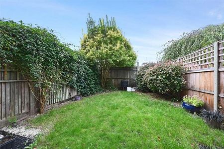 Vanderbilt Villas, Sterne Street, London, W12 - Photo 4