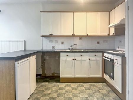 3 bedroom flat to rent - Photo 5