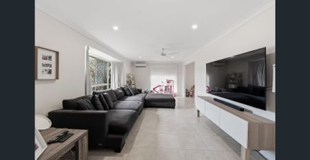 Lowset Bayside Living in a Quiet Family Pocket - Photo 3