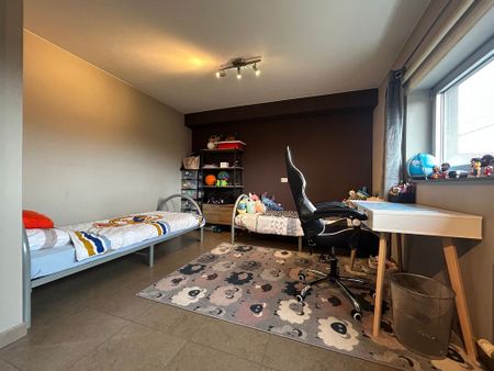 Instapklaar appartement met terras en autostaanplaats in Woubrechtegem (Herzele) - Photo 4