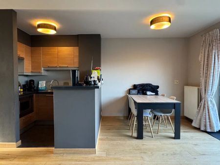 Verzorgd gelijkvloers één slaapkamer appartement met tuintje en autostaanplaats - Photo 4