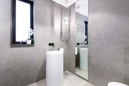 A TRANQUIL, ELEGANT PARADISE IN THE HEART OF DOVER HEIGHTS WITH SPECTACULAR CITY & HARBOUR VIEWS! - Photo 2