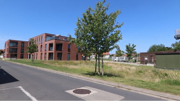 Recente 3-slaapkamerwoning met garage en tuin te huur in Izegem - Photo 1