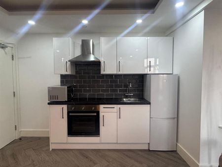 Seven Sisters Road, London N4 - Photo 3