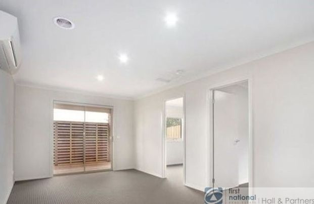2A Lima Place, Pakenham - Photo 1