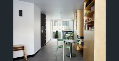 All Inclusive | Community Lifestyle | Fully Furnished | Private Sun-Drenched Terrace | Close to Oxford St - Photo 5