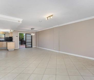 Tri Level Townhouse in the heart of Alexandria - Photo 6