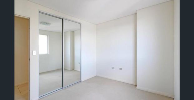 3 Bedroom apartment close to all amenities - Bankstown - Photo 1