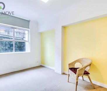 3 bedroom flat to rent - Photo 4