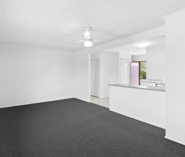 NEWLY RENOVATED 2 BEDROOM 1 BATHROOM UNIT IN PRIME EAGLEBY LOCATION - Photo 2