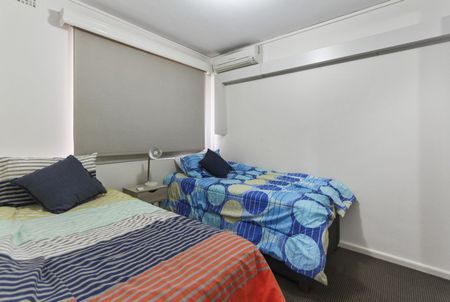 WATERFRONT FURNISHED APARTMENT - Photo 3