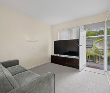 Furnished & Renovated Studio with Parking in Prime Harbourside Loca... - Photo 2