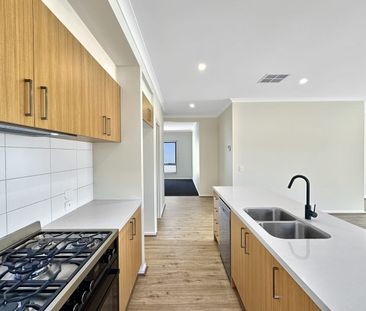 🏡 4-Bedroom House in Eynesbury - Photo 6