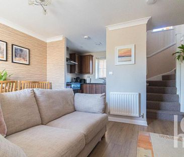 2 bedroom end of terrace house to rent - Photo 2