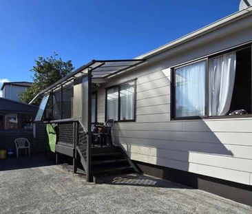 Mangere, 3 Bedrooms - Photo 1