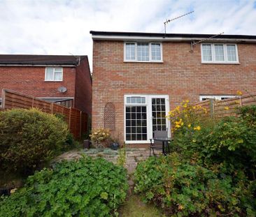 2 bedroom end of terrace house to rent - Photo 2