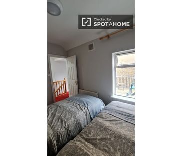 Room in shared apartment for rent in The Coombe, Dublin - Photo 6