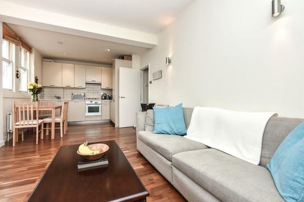 1 Bed Flat, London, SW11 - Photo 1