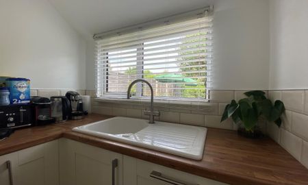 Abbey Road, Woking - 3 bedrooms Property for lettings - Seymours - Photo 3