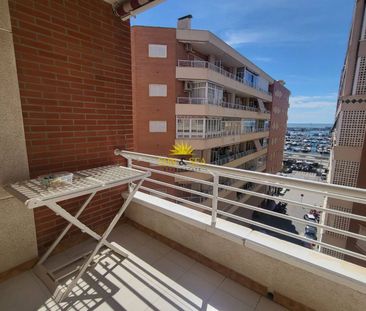 RENT SPACIOUS 3-BEDROOM APARTMENT WITH VIEWS OF SANTA POLA HARBOUR - Photo 2