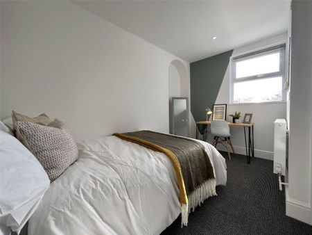 1 bedroom in a house share to rent - Photo 3