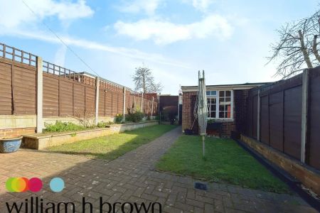 Avon Way - Photo 4