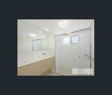 Modern 2-Bedroom Apartment - Photo 2