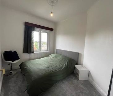 Shared room in Gladstone Park Gardens, London NW2 - Photo 1