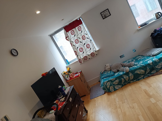 1 bedroom in a house share to rent - Photo 1