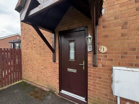 3 bedroom semi-detached house to rent - Photo 3