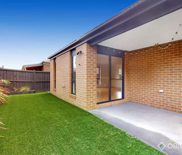 13 Forton Crescent, Cranbourne West, Vic 3977 - Photo 2